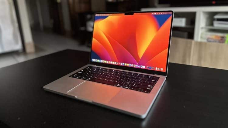 OLED MacBook